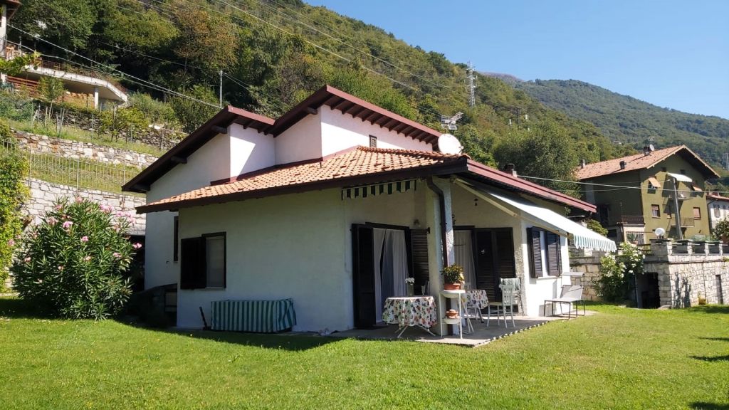 Villa o casa singola a Montemezzo