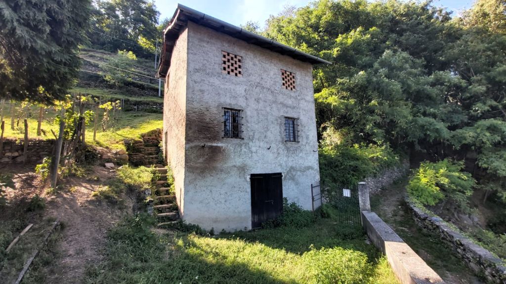 Rustico o Porzione di Casa a Dongo