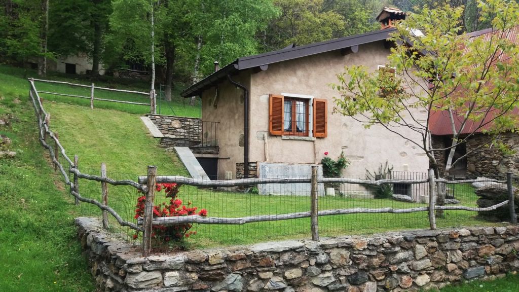 Rustico o Porzione di Casa a Gravedona ed Uniti