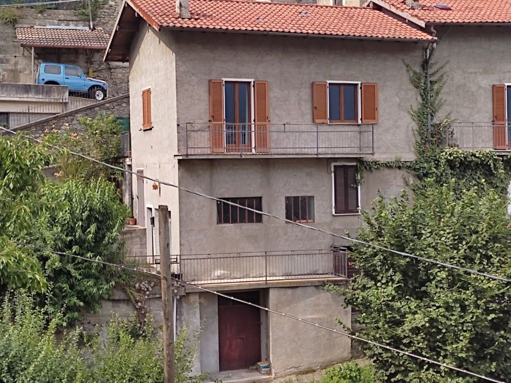 Villa o casa singola a Gravedona ed Uniti