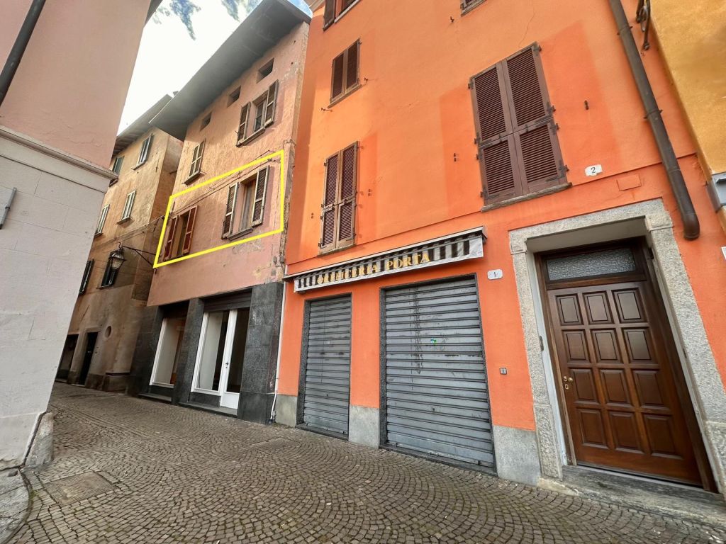 Tre o più locali a Gravedona ed Uniti