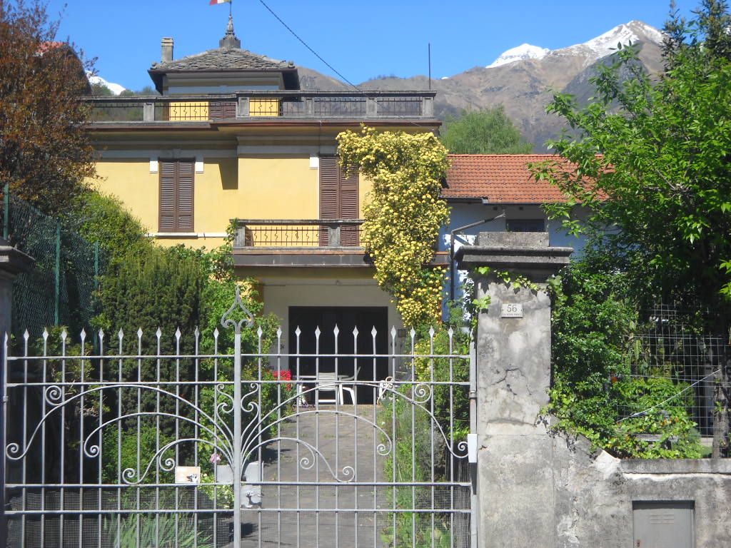 Villa o casa singola a Gravedona ed Uniti